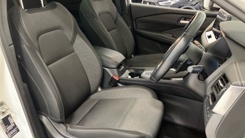 Nissan Qashqai 1.3 DiG-T MH 158 N-Connecta 5dr Xtronic Petrol Hatchback